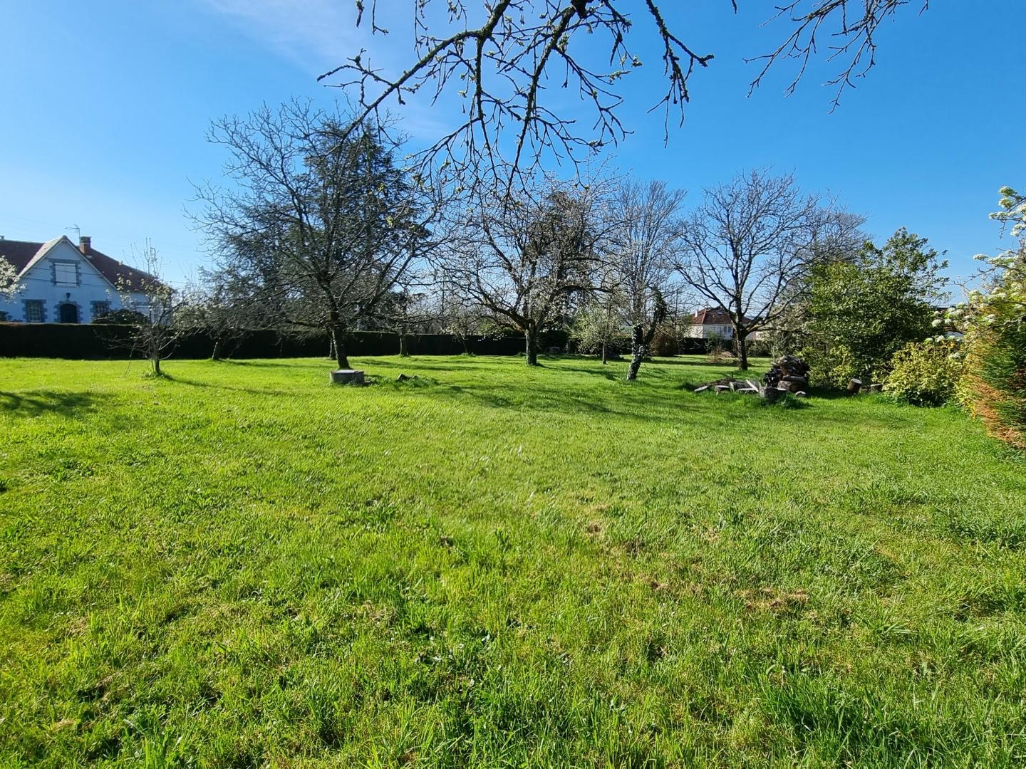 Terrain à vendre - 936m2 - Nontron (24300)