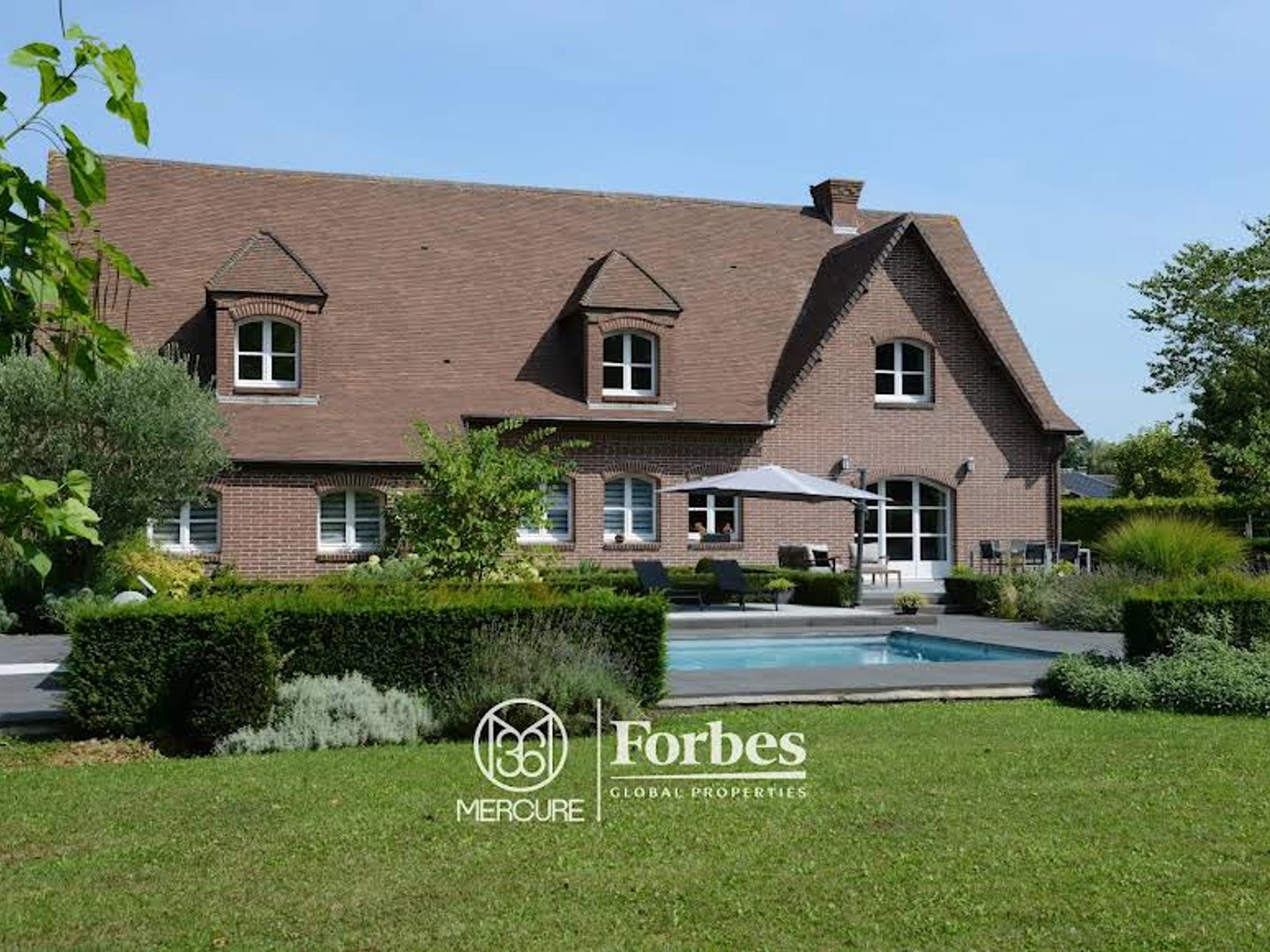 Maison 10 pièces 326 m²