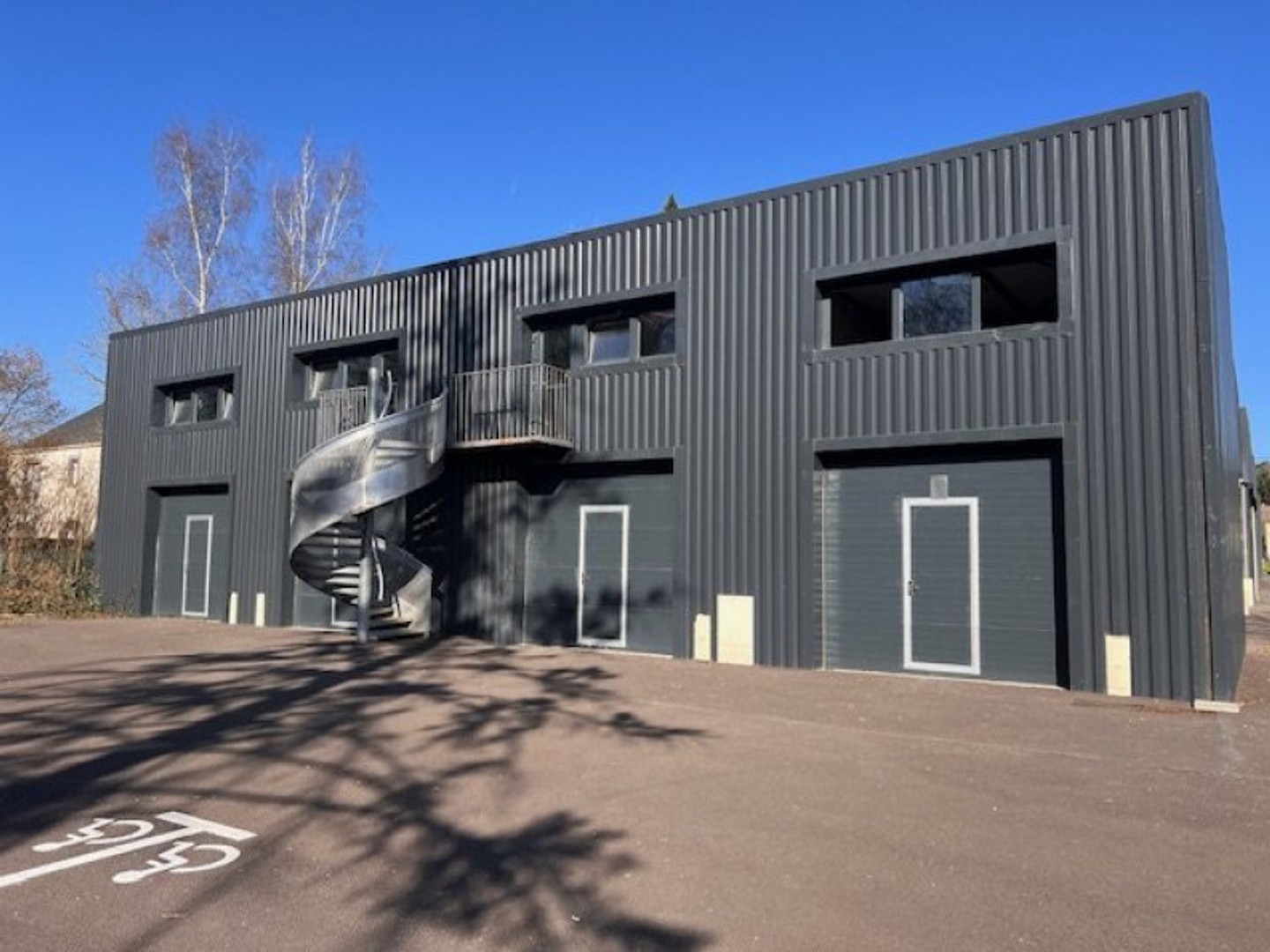 Local d'activité 2 pièces 112 m²