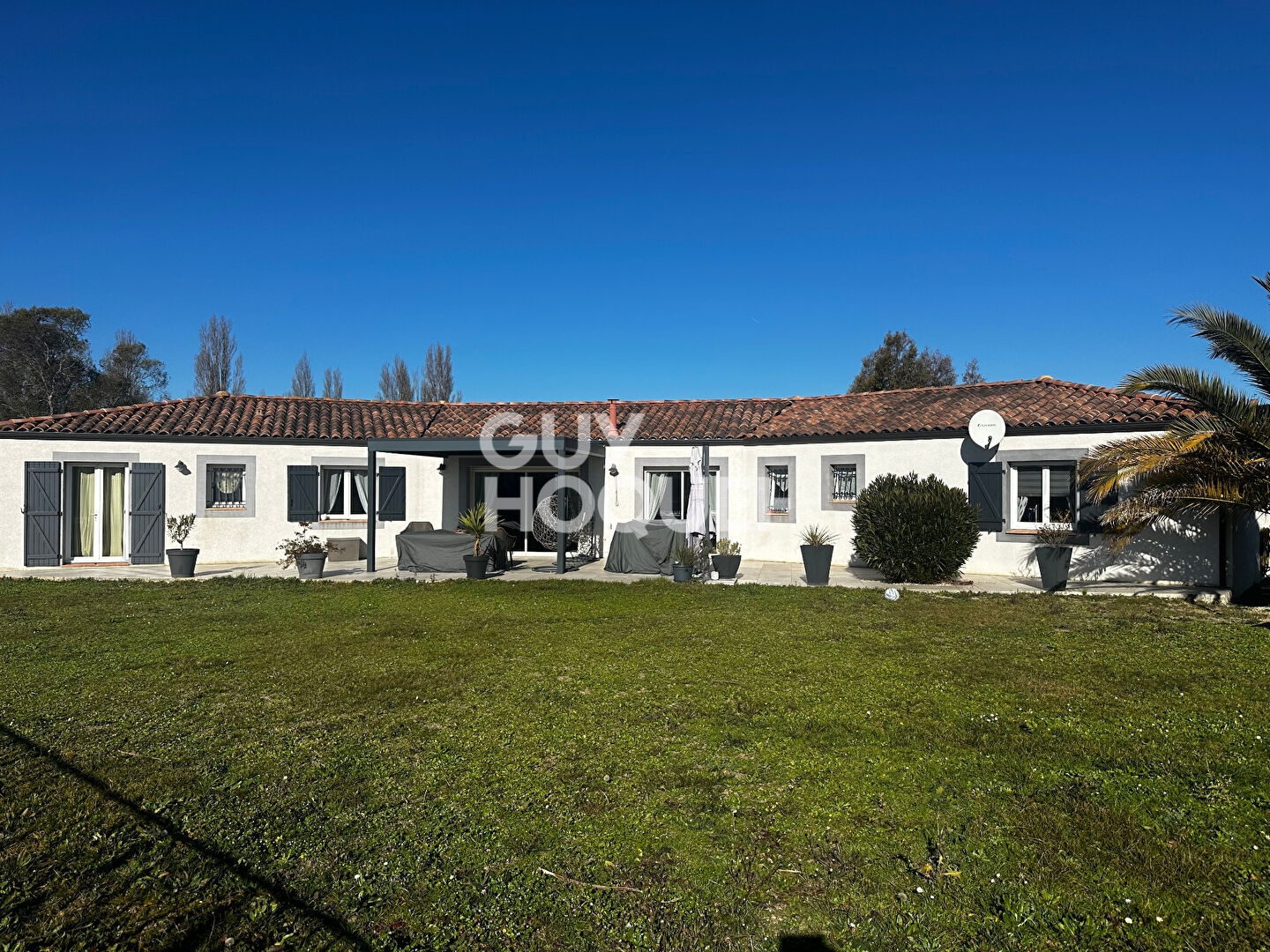 Ouest CARCASSONNE - Villa de standing 200 m² 6 chambres sur terrain 2.000 m²