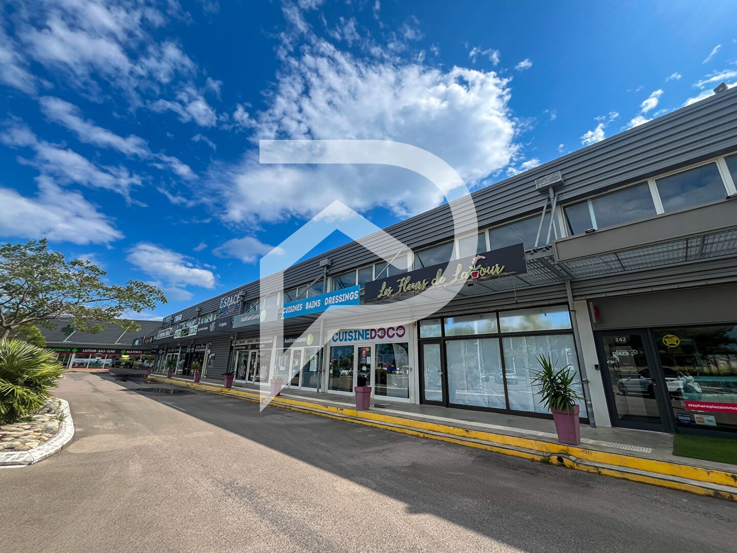 À LOUER ? Espaces modulables pour professionnels du bien-être et de l'esthétisme ? Zone commerciale