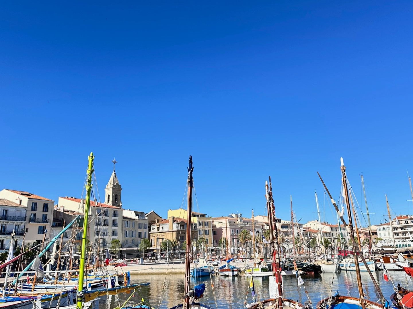 Immeuble commercial 80 m²