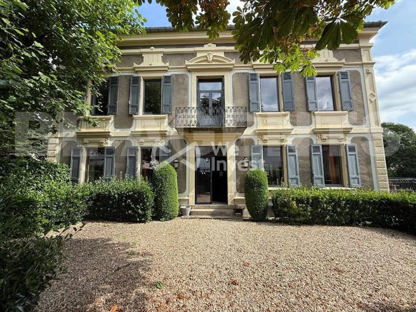 Maison 5 pièces 390 m²