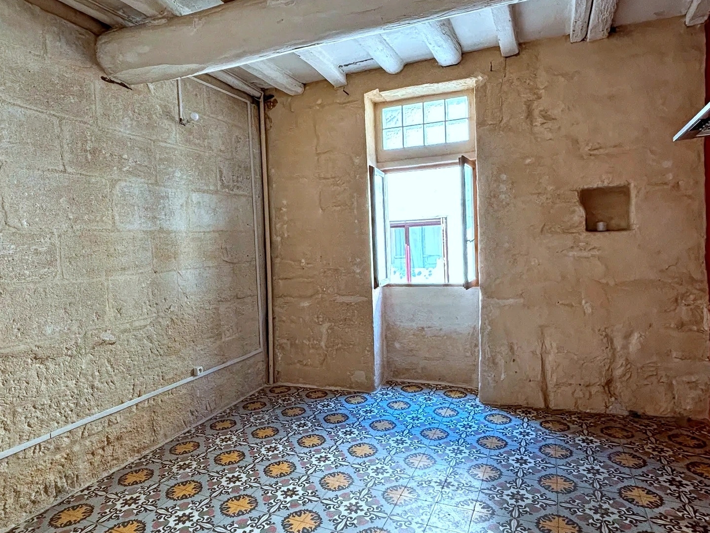 Maison à vendre - 2 pièces - 115m2 - Beaucaire (30300)