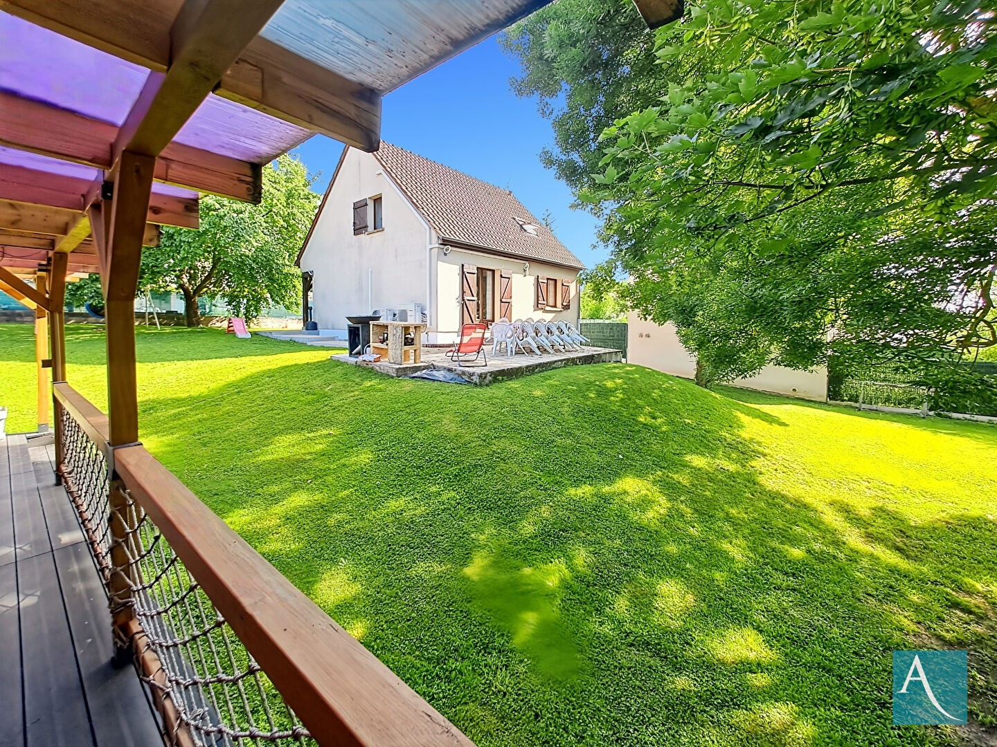Maison 5 pièces - 91,3 m2 - Sous-sol total, 2 terrasses, jardin 809 m2 - Égly 91520