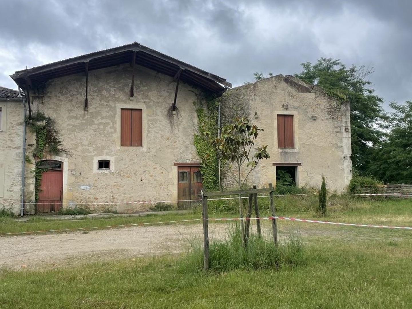 Vente garage 472 m²