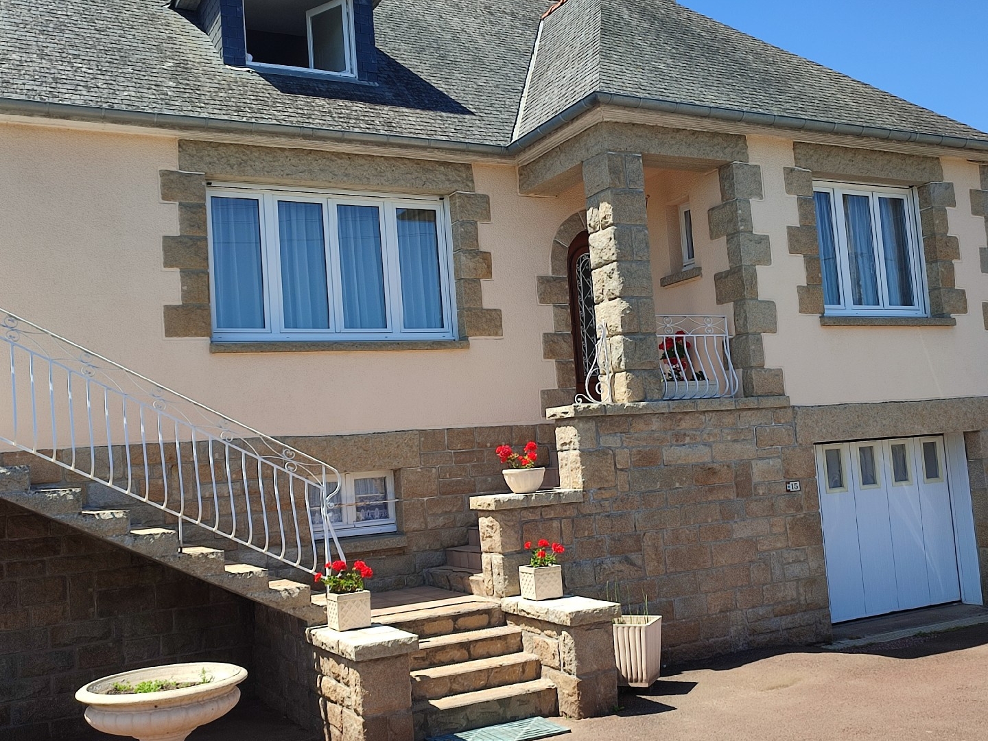 A VENDRE - SOQUET IMMOBILIER MAISON À VENDRE - TRELIVAN
