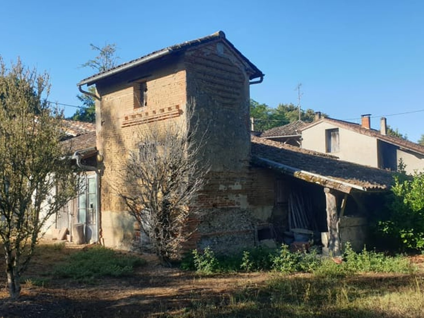 CENTRE VILLE MONTECH MAISON A RENOVER