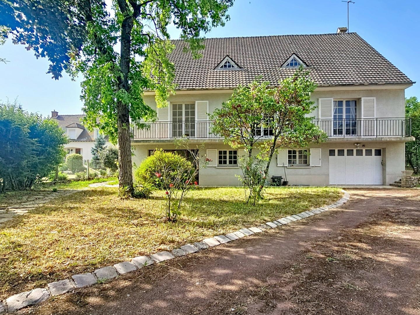 Maison 8 pièces sur sous sol total Provins proche ville haute