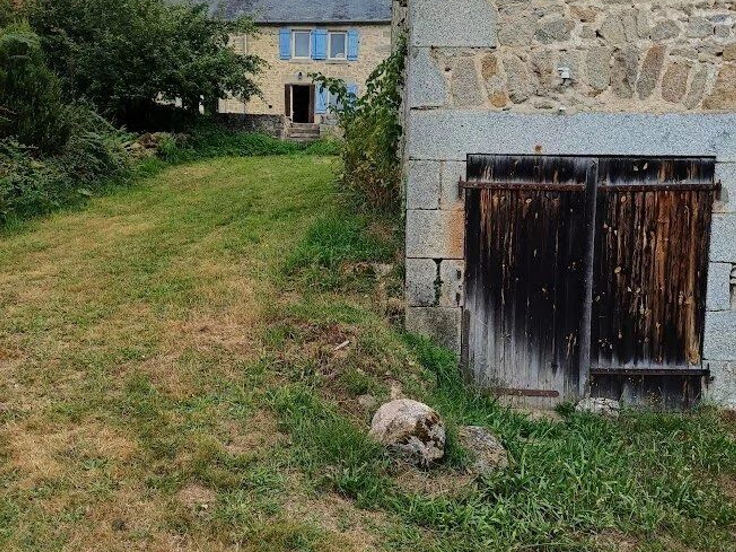 À vendre en Creuse, maison rénovée avec grange et 2500m².