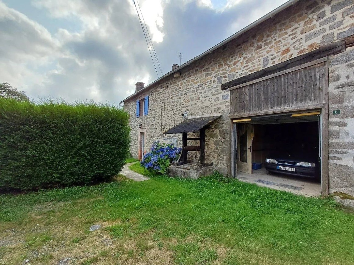 À vendre en Creuse, maison rénovée avec grange et 2500m².
