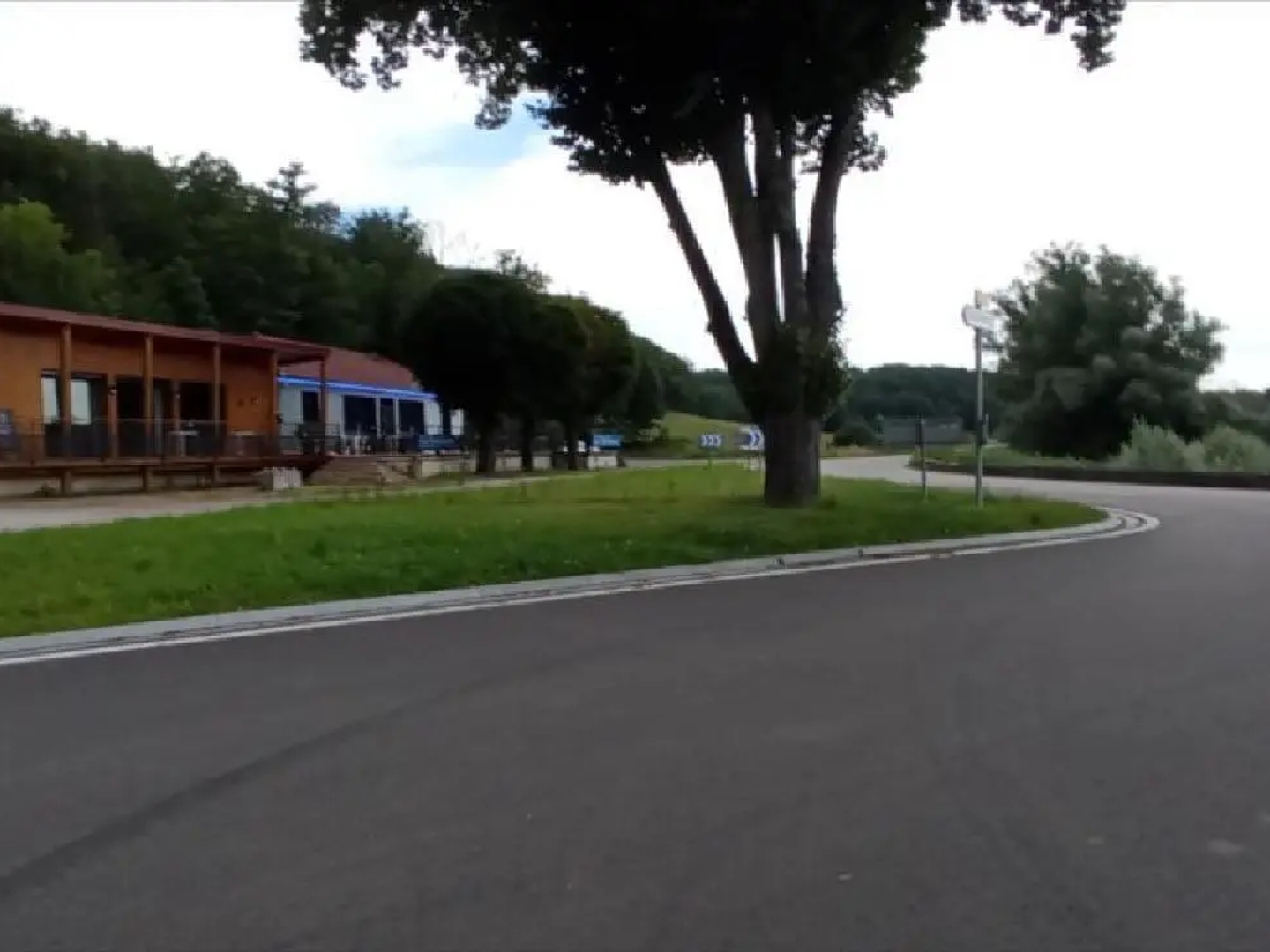 Magasin à vendre - 3 pièces - 352m2 - Bannes (52360)