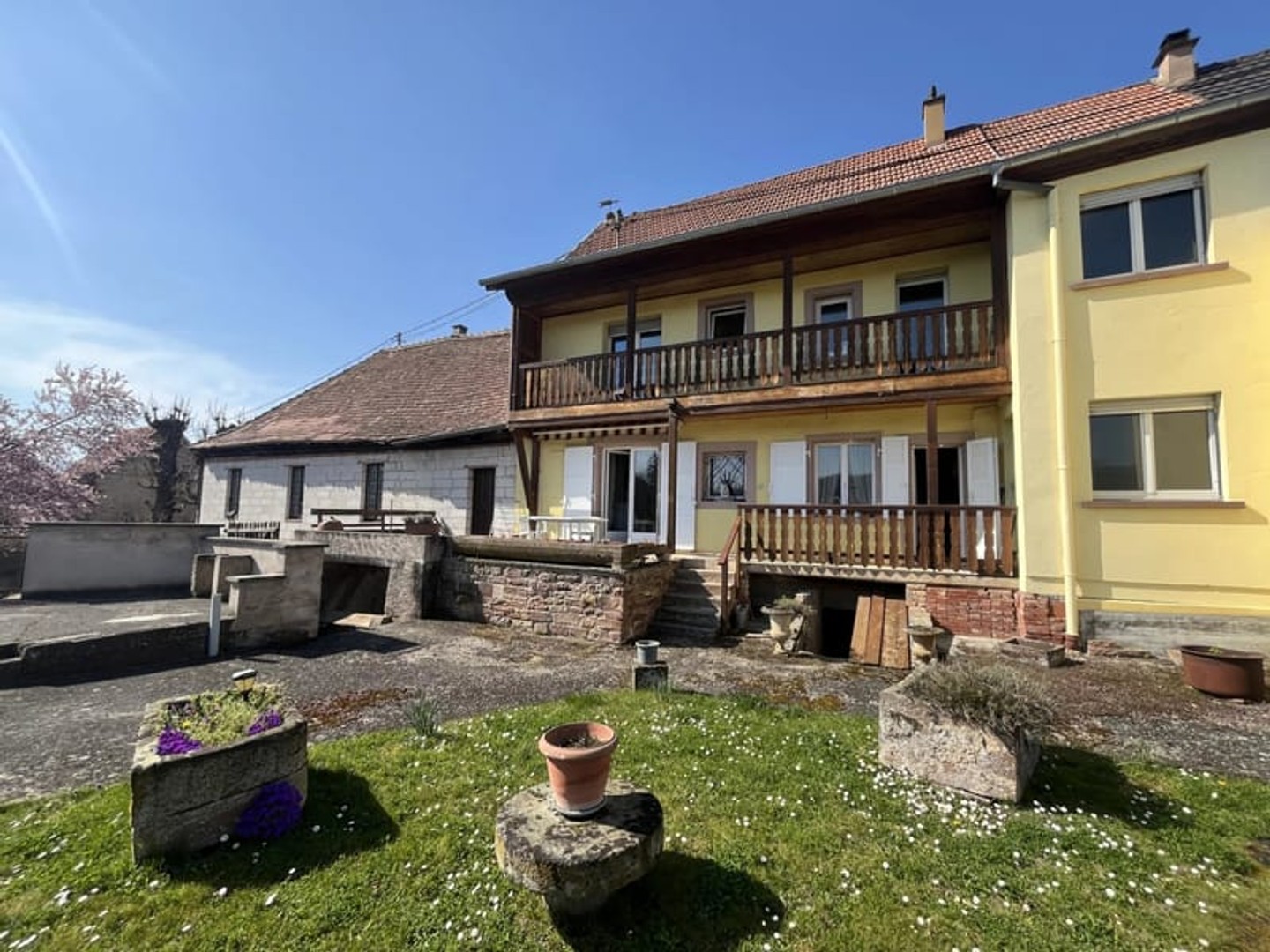 Bel ensemble immobilier idéalement situé à deux pas du centr