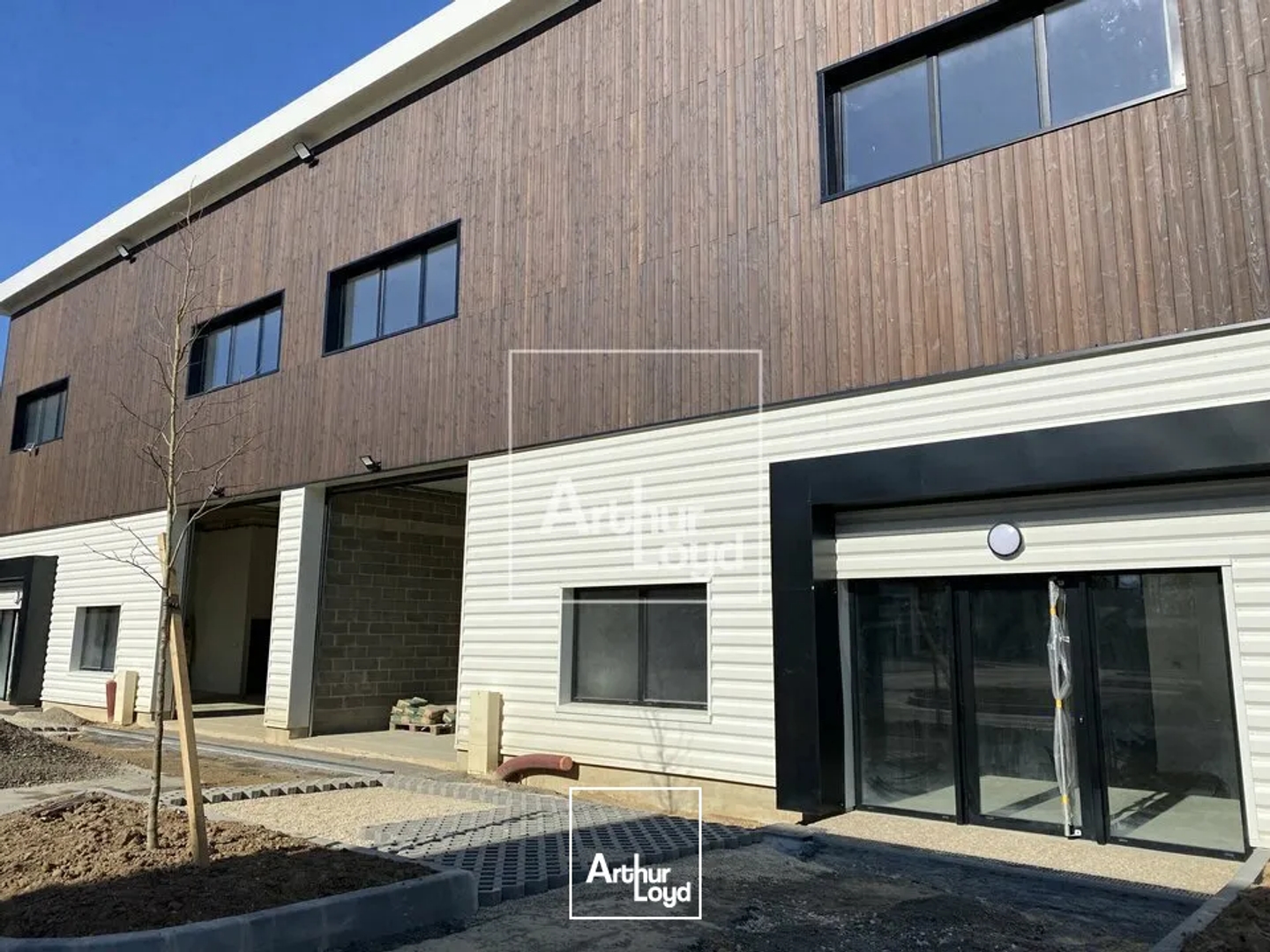 Locaux à vendre - 2540m2 - Ollainville (91340)
