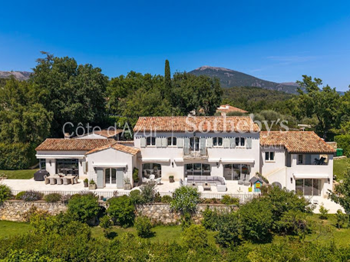 Maison à vendre - 10 pièces - 390m2 - Châteauneuf-Grasse (06740)