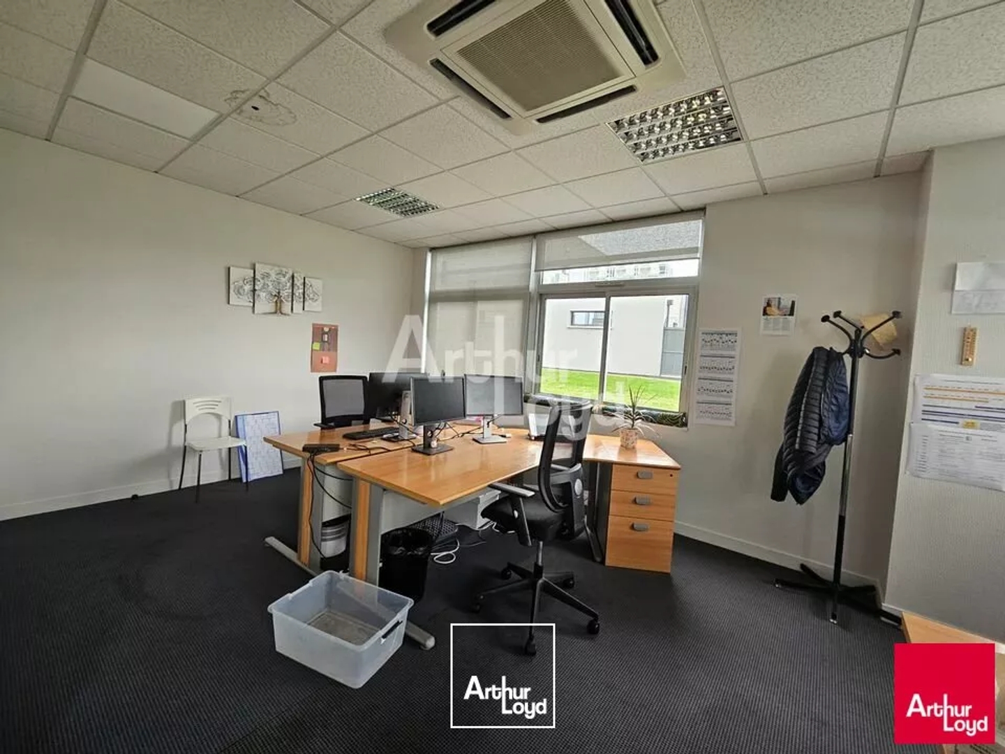 ANGERS OUEST Bâtiment de bureaux indépendant avec terrain à vendre