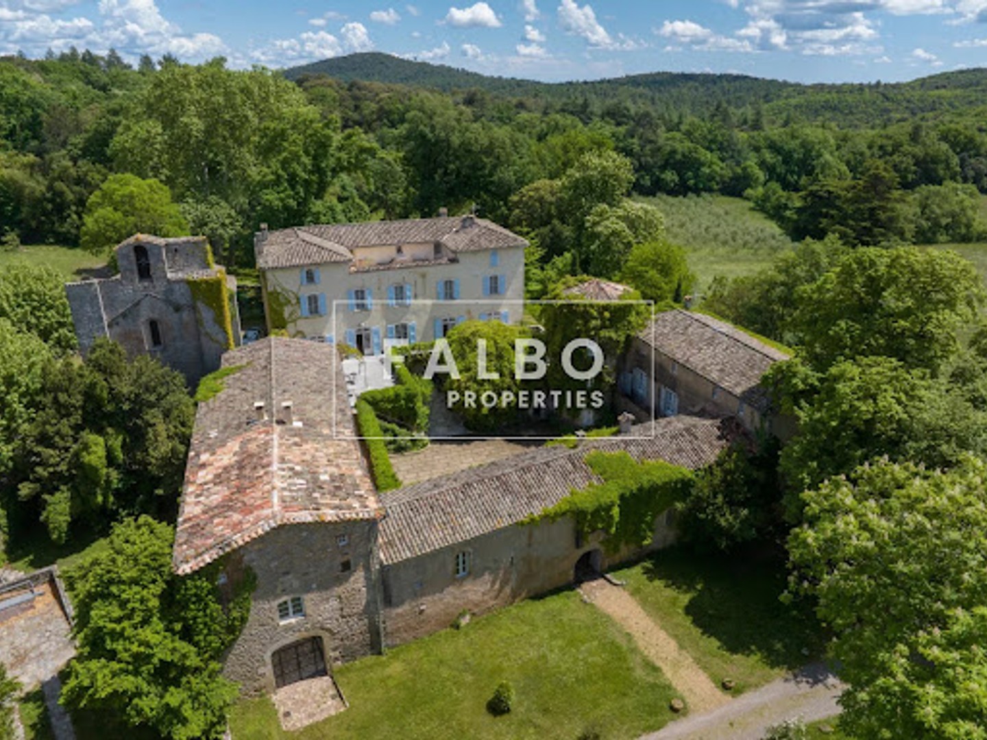 Château 40 pièces 1563 m²