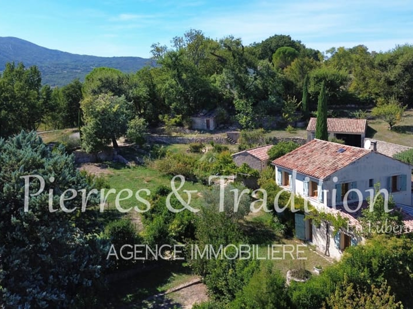 Maison à vendre - 6 pièces - 215m2 - Saint-Martin-De-C... (84750)