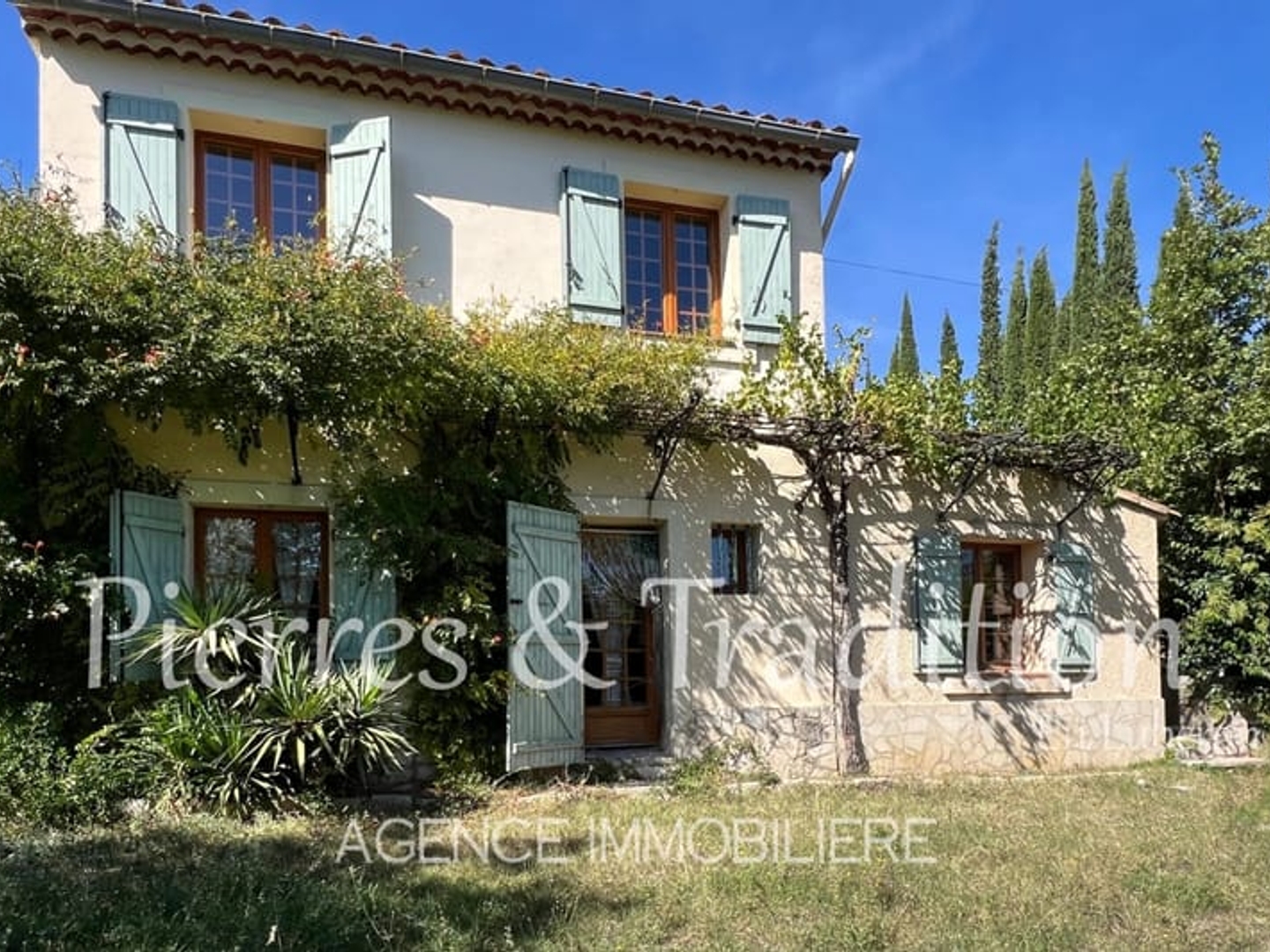 Maison à vendre - 6 pièces - 215m2 - Saint-Martin-De-C... (84750)