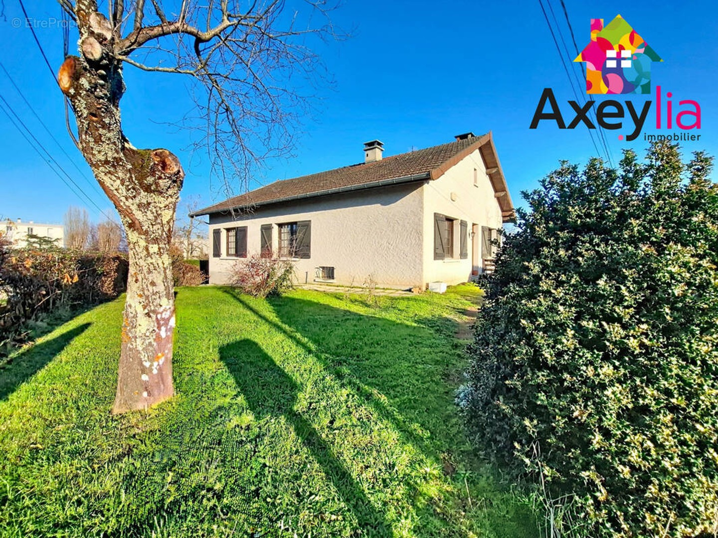 À vendre - charlieu - maison 4 chambres avec terrain