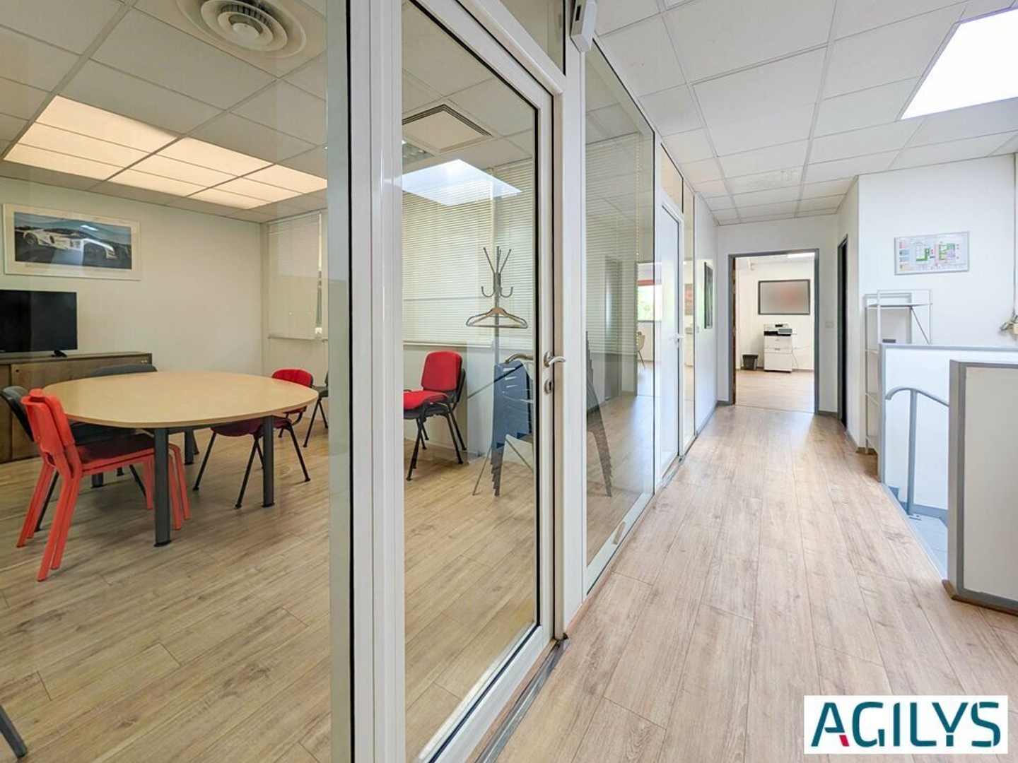 A VENDRE, bâtiment indépendant de 785 m² sur un terrain de 3075m²