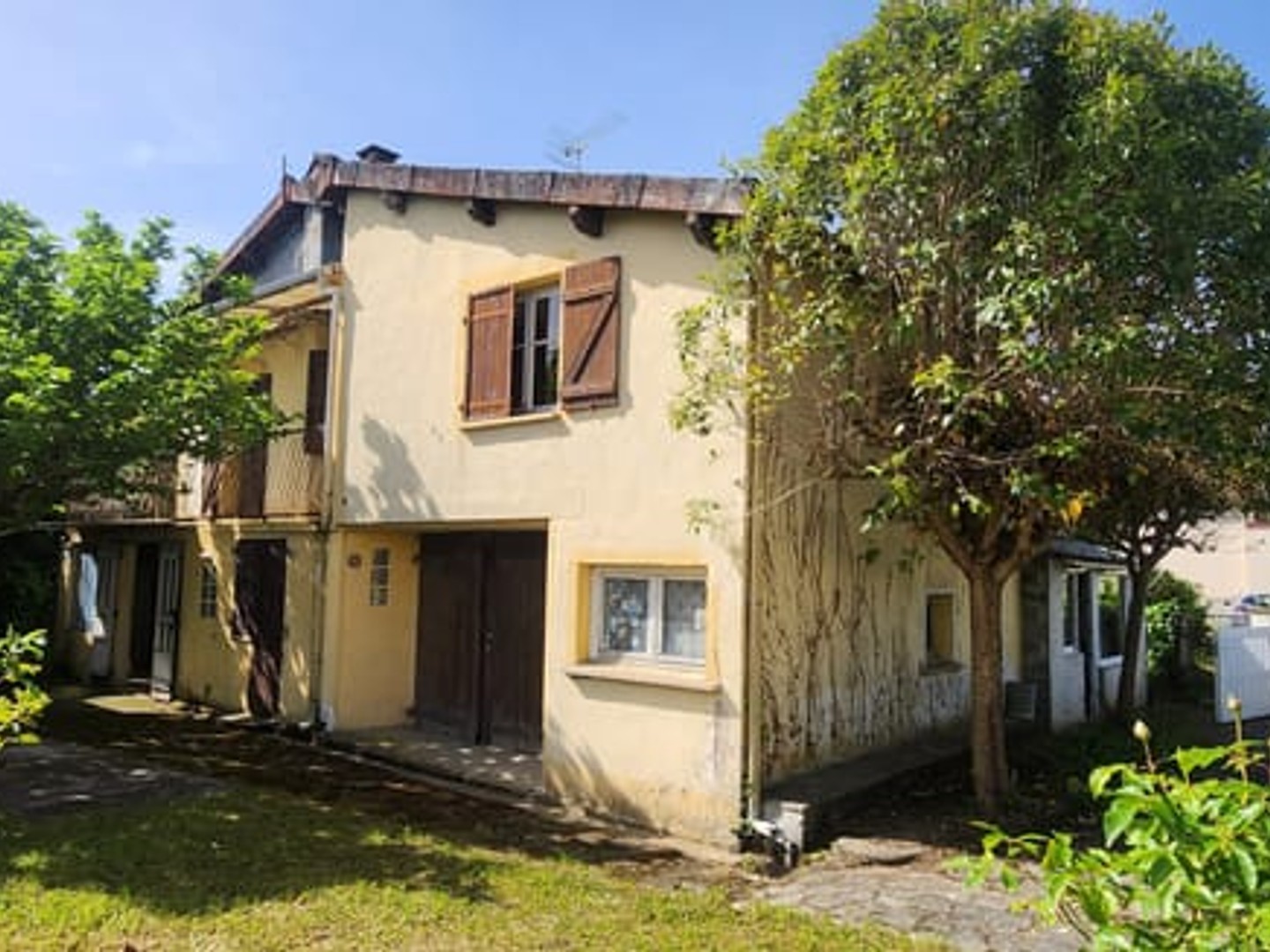 Charmante maison de ville à restaurer sur 1000m2 de terrain