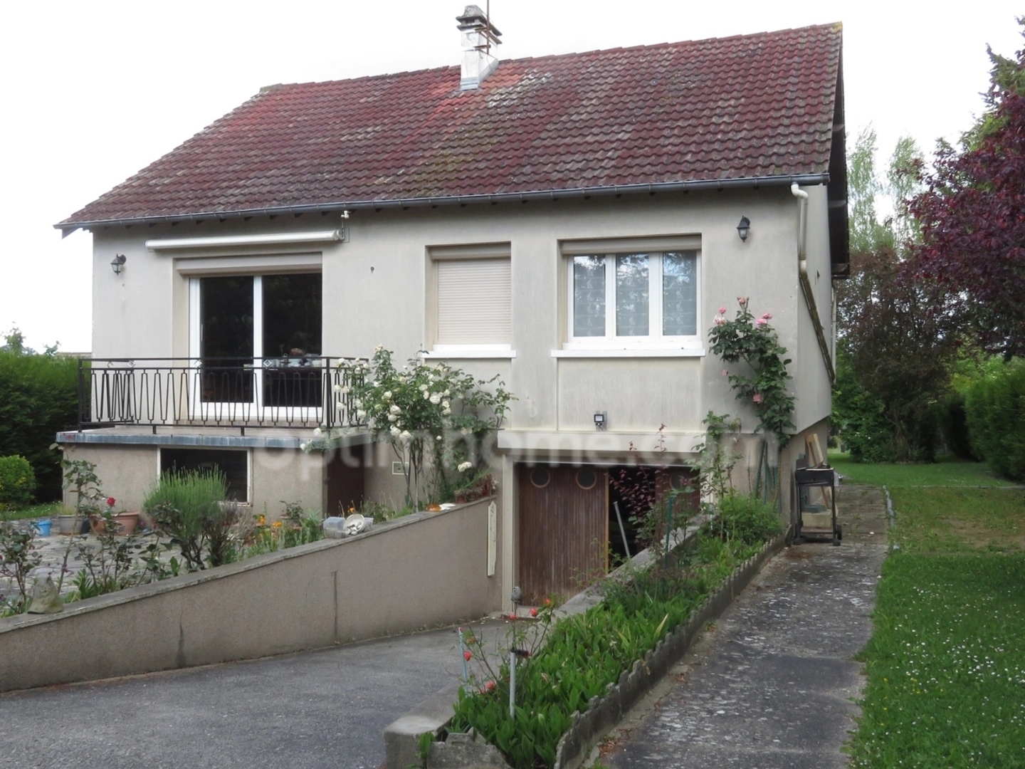 Investissez dans l'avenir à Bréval : Maison a fort potentiel avec terrain de 3200m2