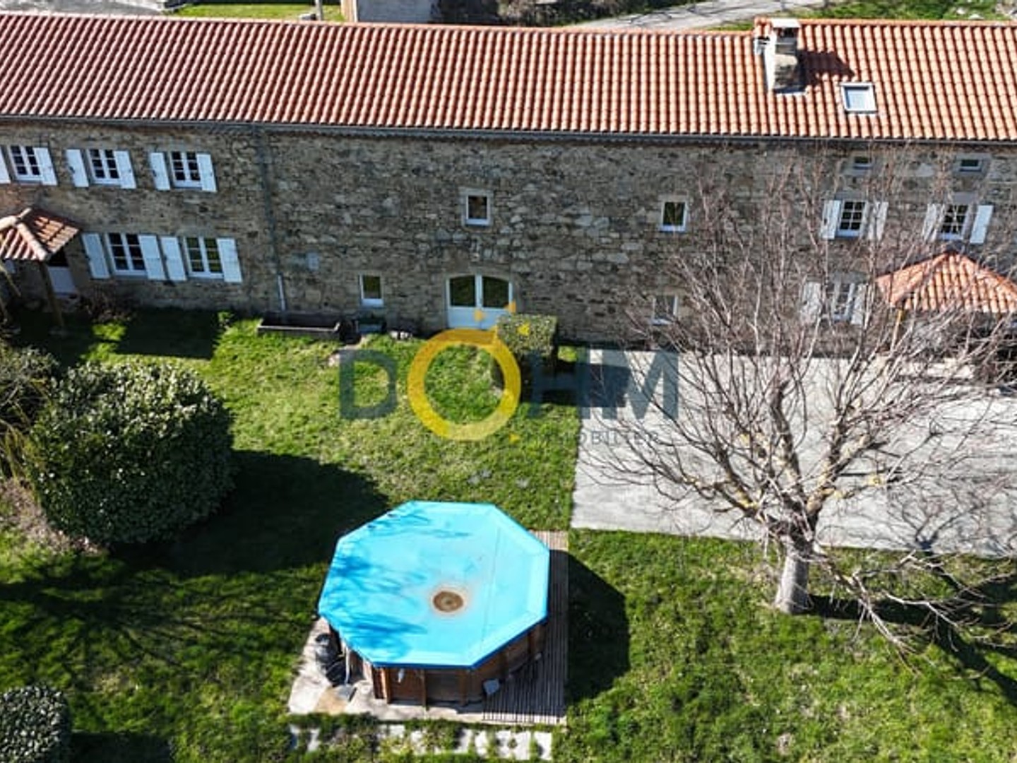 Bien de caractère avec 2 maisons et dépendances Vue dégagée