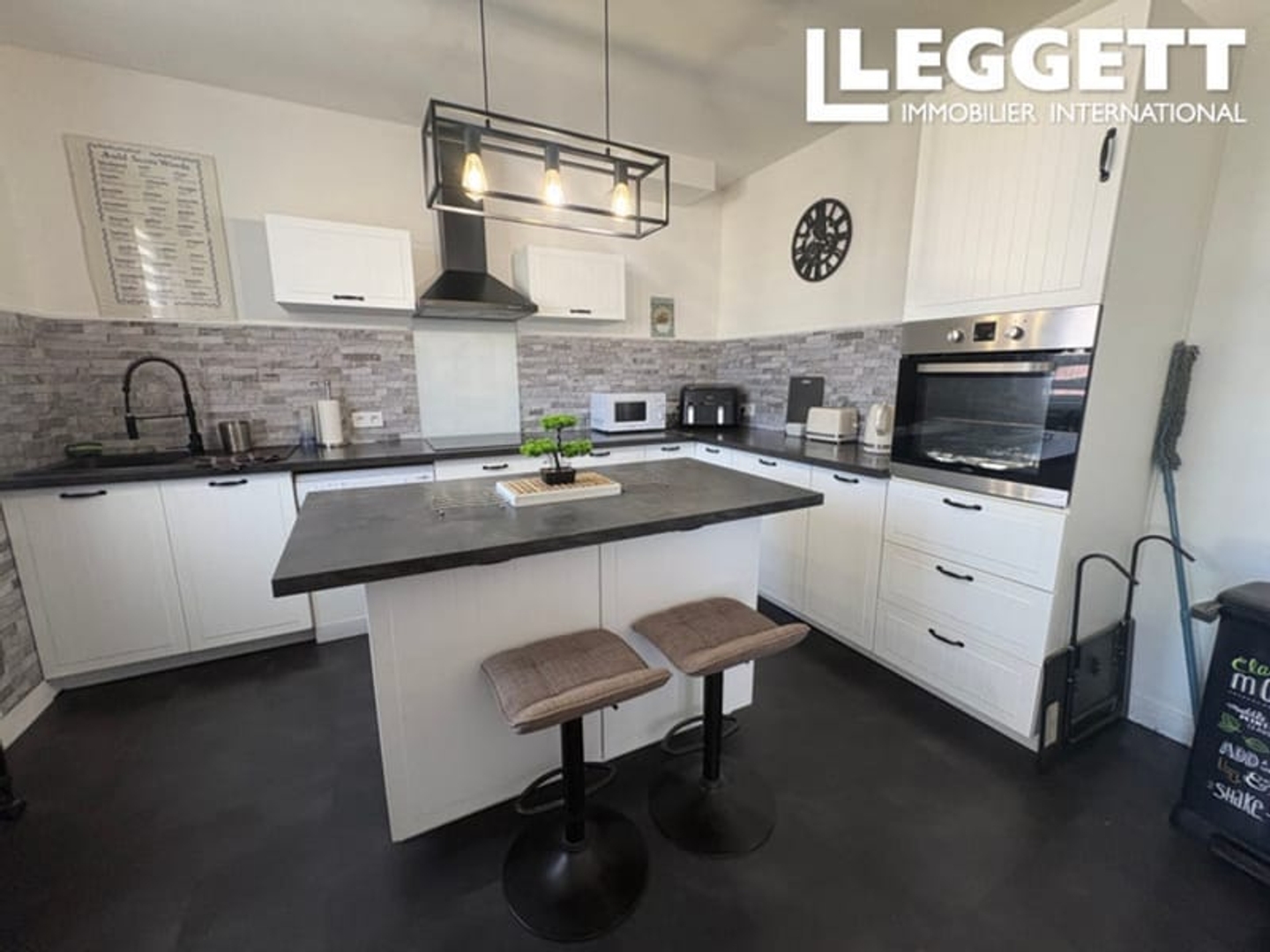 Maison à vendre - 11 pièces - 170m2 - Abjat-Sur-Bandiat (24300)
