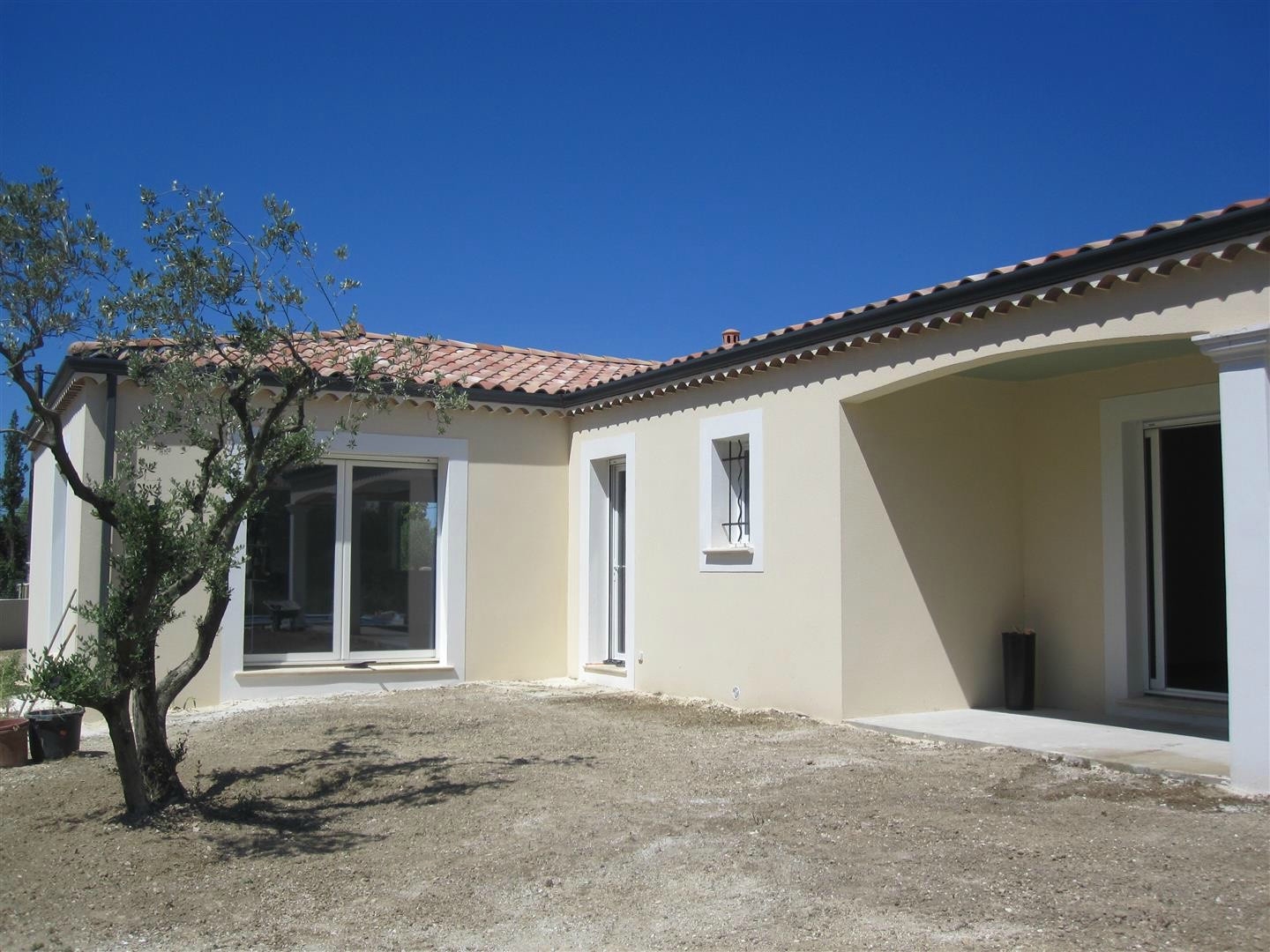 🏡 JONQUIÈRES-ST-VINCENT – VILLA CONTEMPORAINE PP