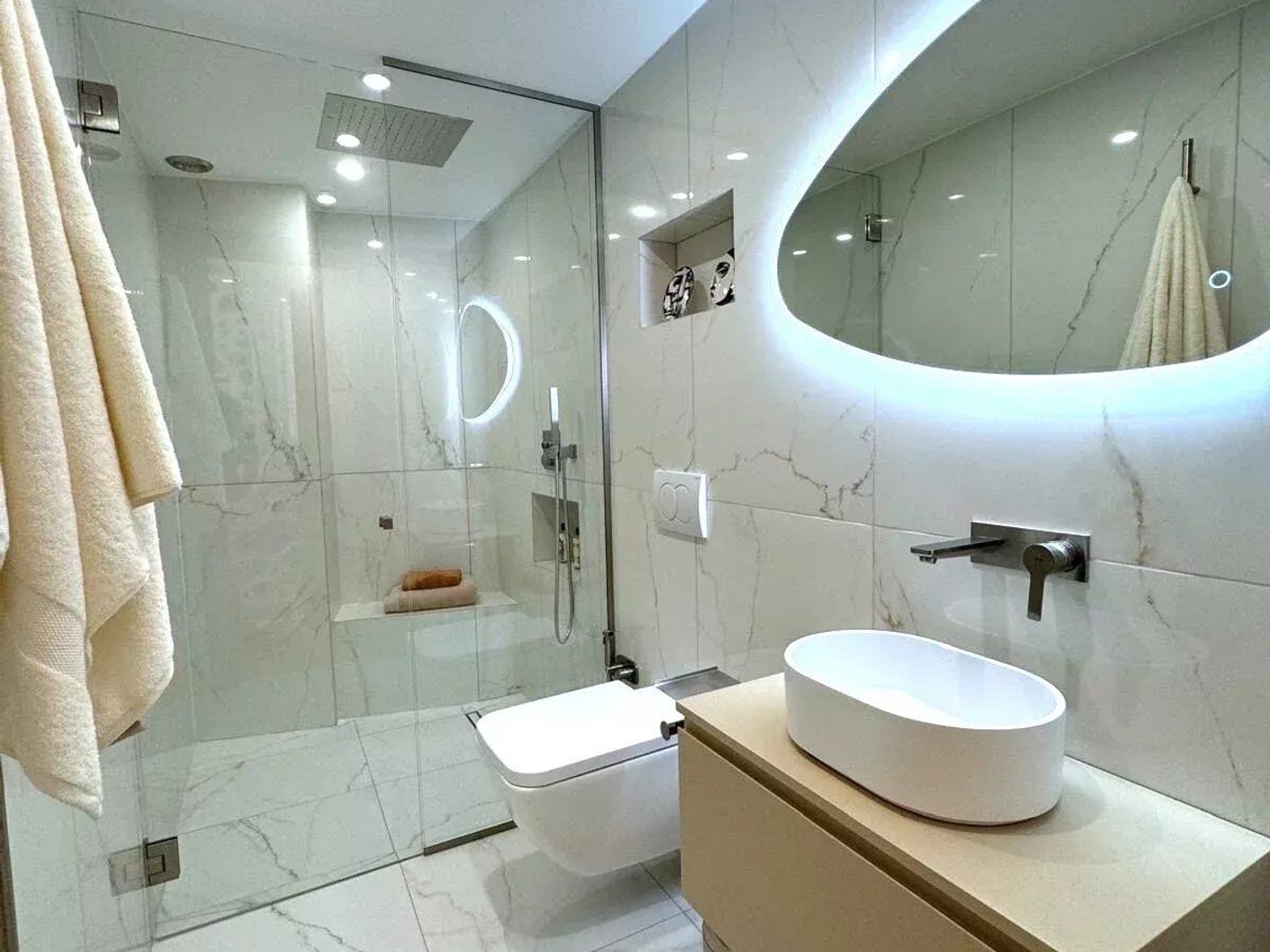 COEUR VIEIL ANTIBES - Immeuble d'exception de 493 m² classé au