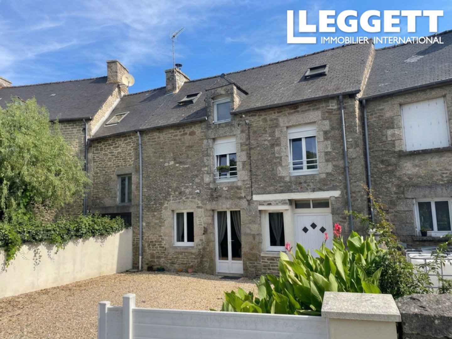 Charmante maison en pierre de 3 chambres avec jardin, au calme à seulement 10 km de Dinan