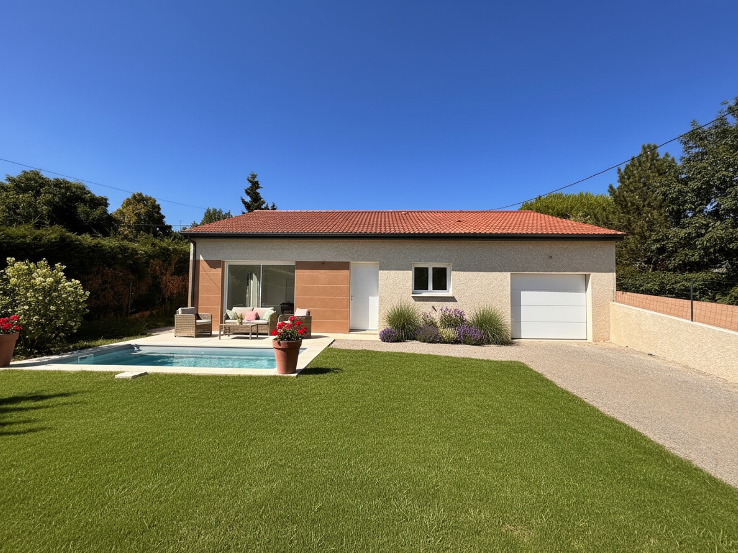 🏡 Maison plain-pied  96 m² Terrain 739 m²