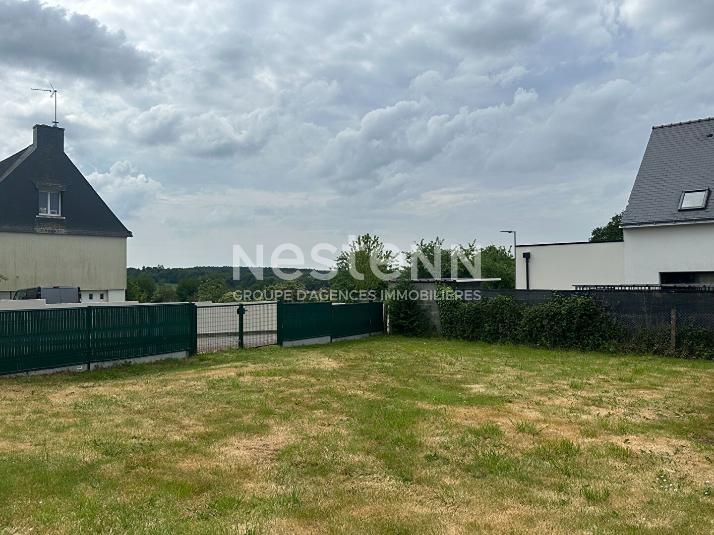 Terrain constructible de 377 m² , CENTRE BOURG, tout à pied, cadre agréable et calme.