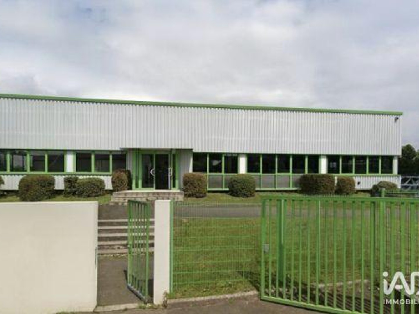 Immeuble commercial 2970 m²