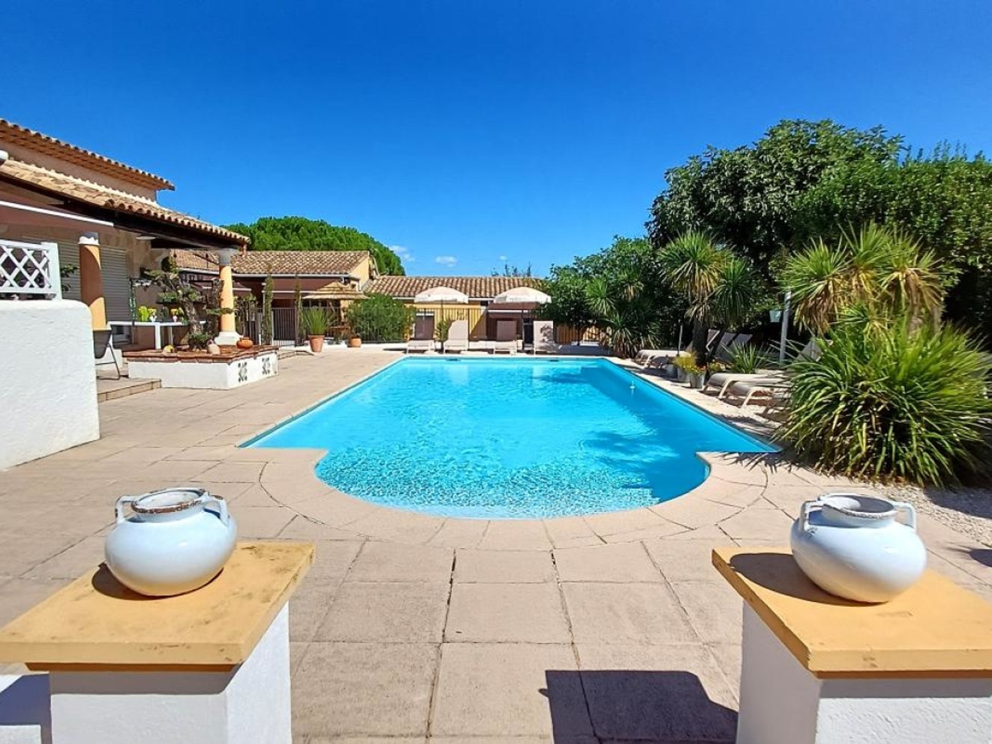 Sur les hauteurs d'ALES, Villa avec piscine et 5 gîtes aux no...