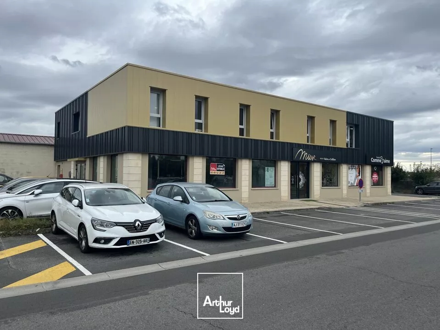 A VENDRE - LOCAL COMMERCIAL AU SEIN D'UNE ZONE COMMERCIALE DYNAMIQUE - 115m²