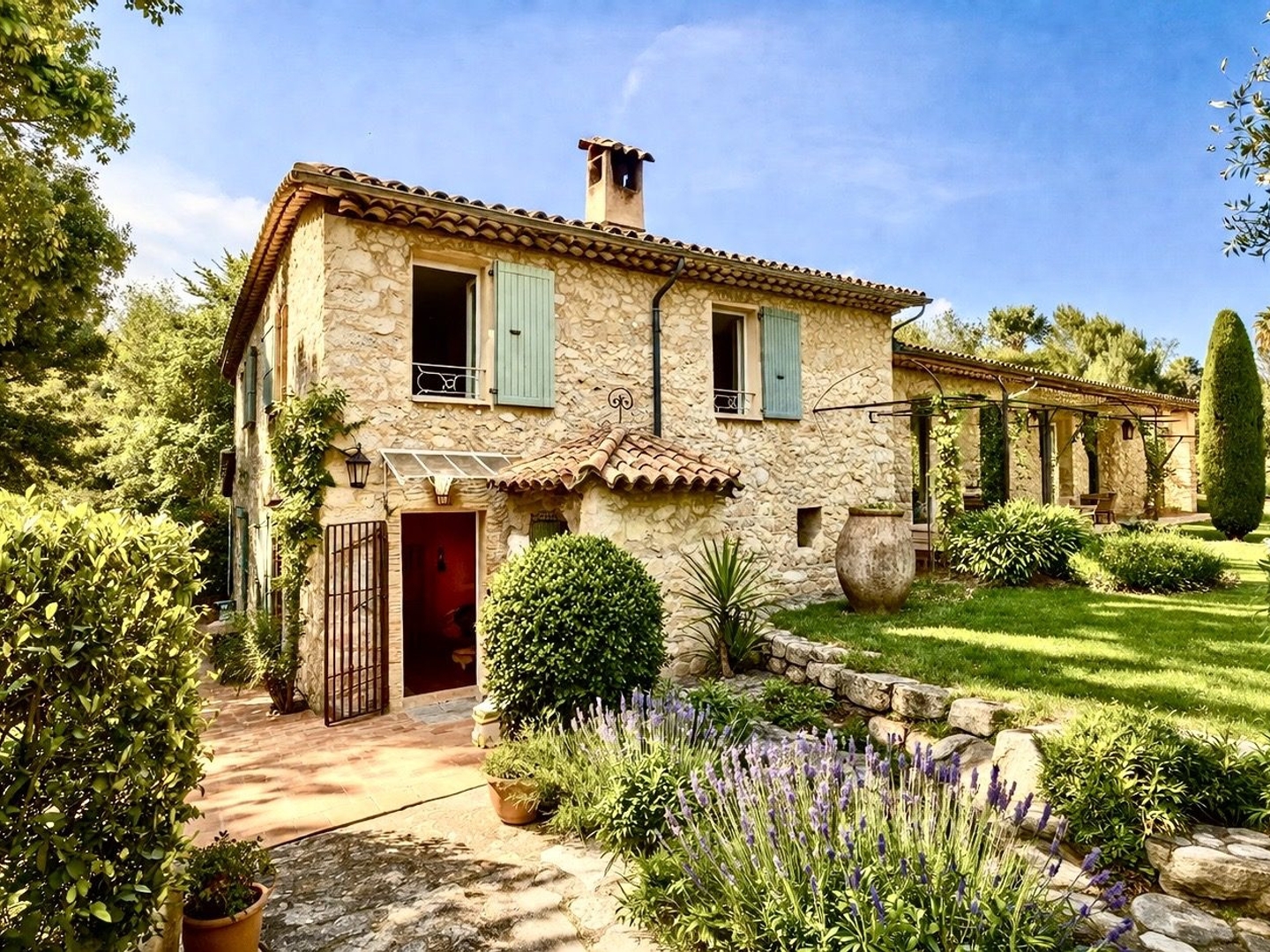 Maison à vendre - 7 pièces - 155m2 - Peymeinade (06530)