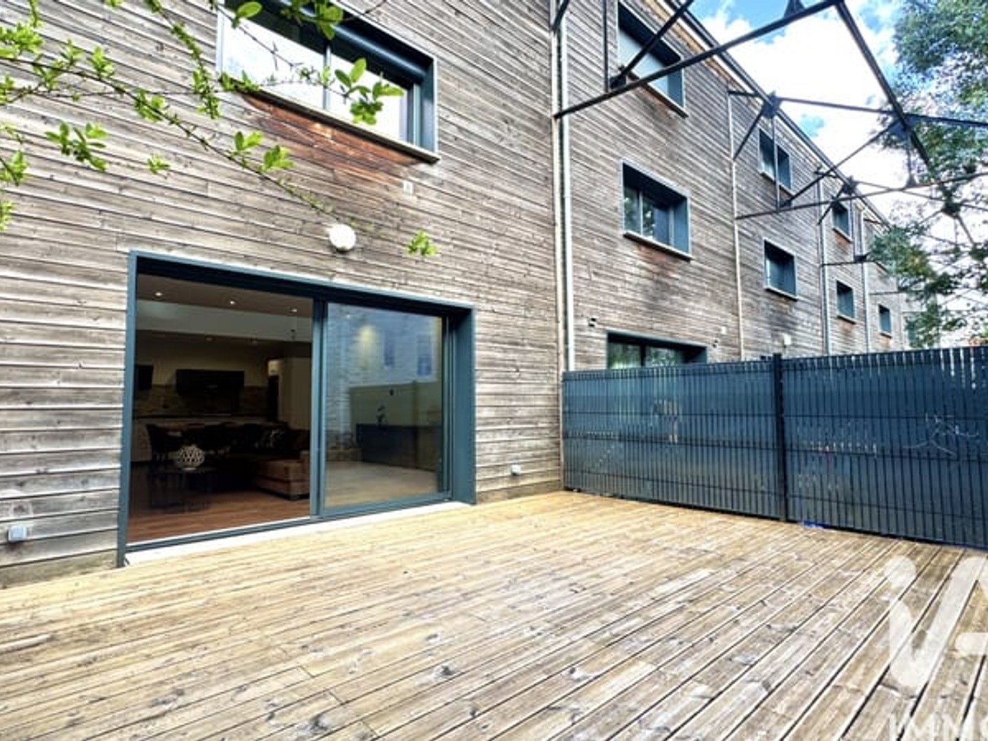 Immeuble commercial 3 pièces 77 m²