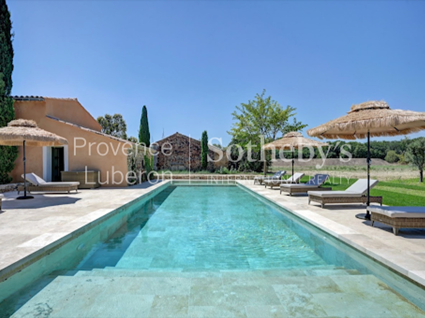 Maison à vendre - 12 pièces - 600m2 - Roussillon (84220)