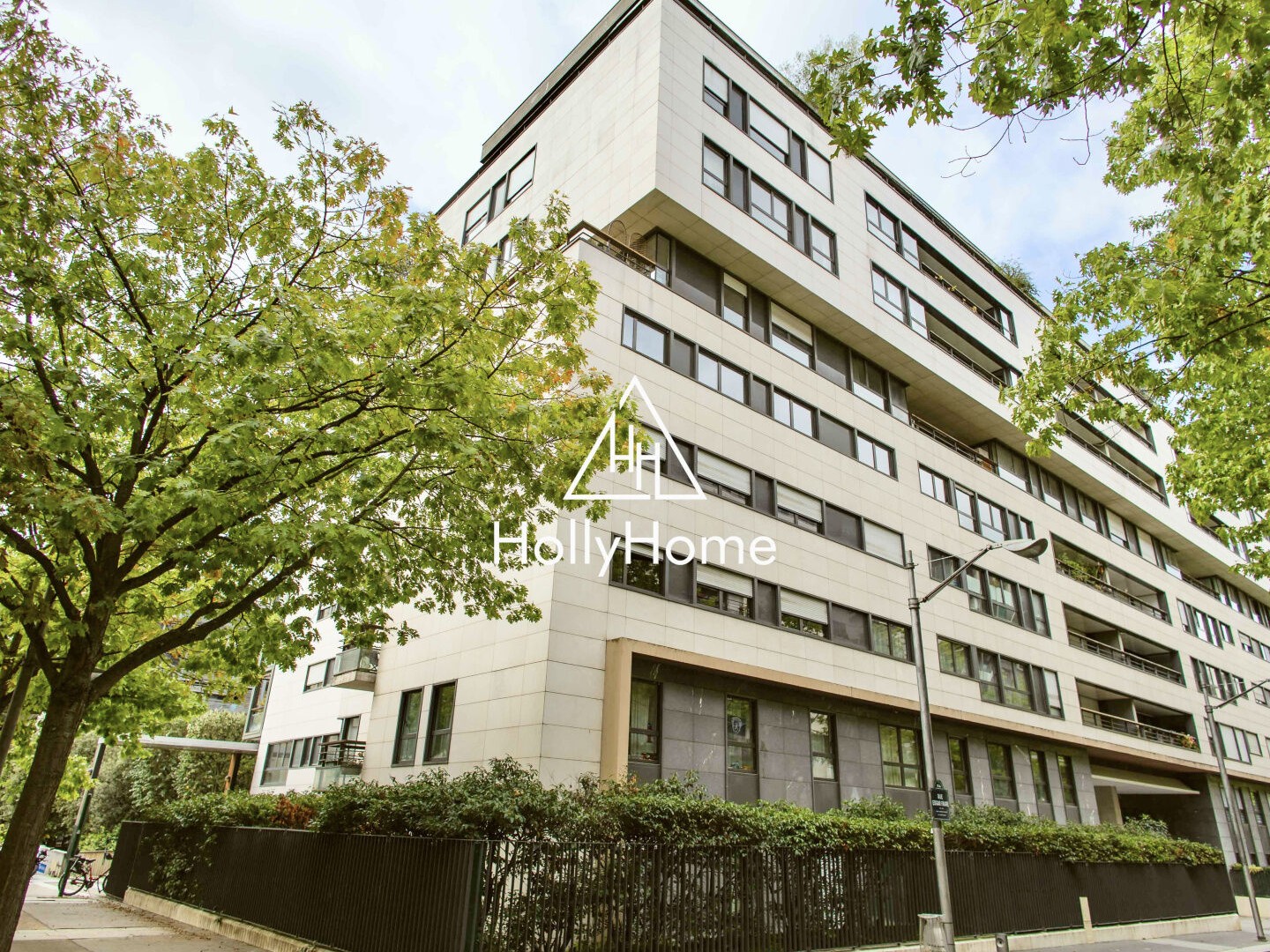 Paris XV Appartement de standing T4 avec Box / Proche du cha