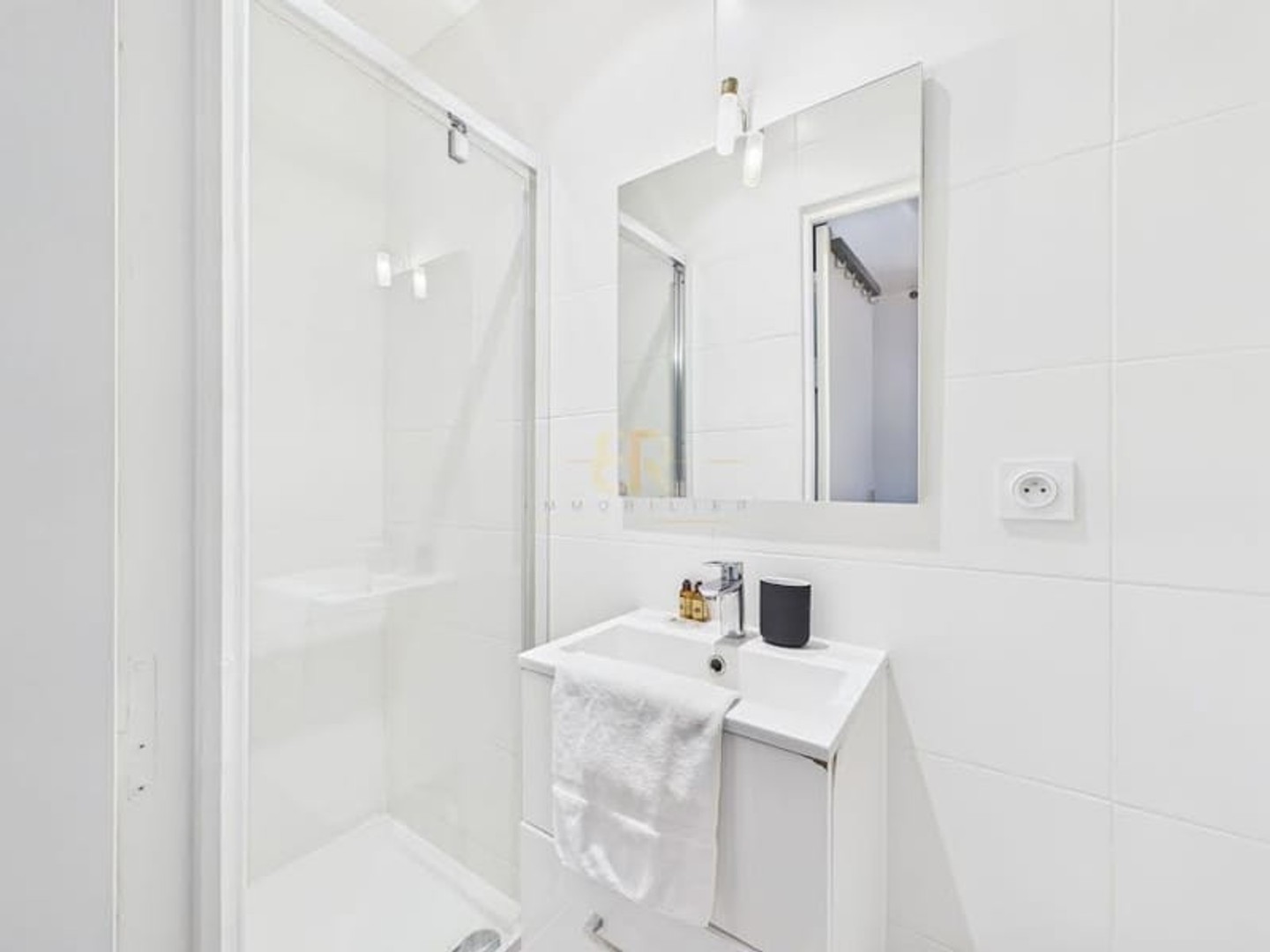 Locaux à vendre - 1 pièce - 13m2 - Paris 11e (75011)