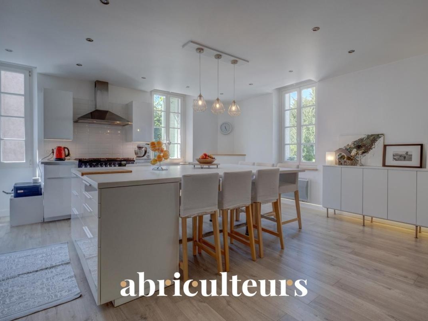 Vends appartement ancien - 112.64 m² - 4 pièces, 3 chambres - Montauroux 83440