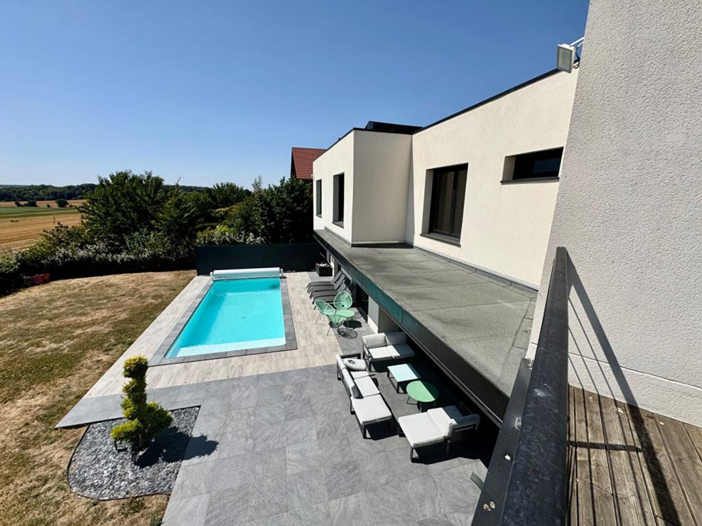 Maison ( 10mn d'Amiens Sud) 7 pièce(s) 277m2 sur une parcelle de 1178m2 avec piscine
