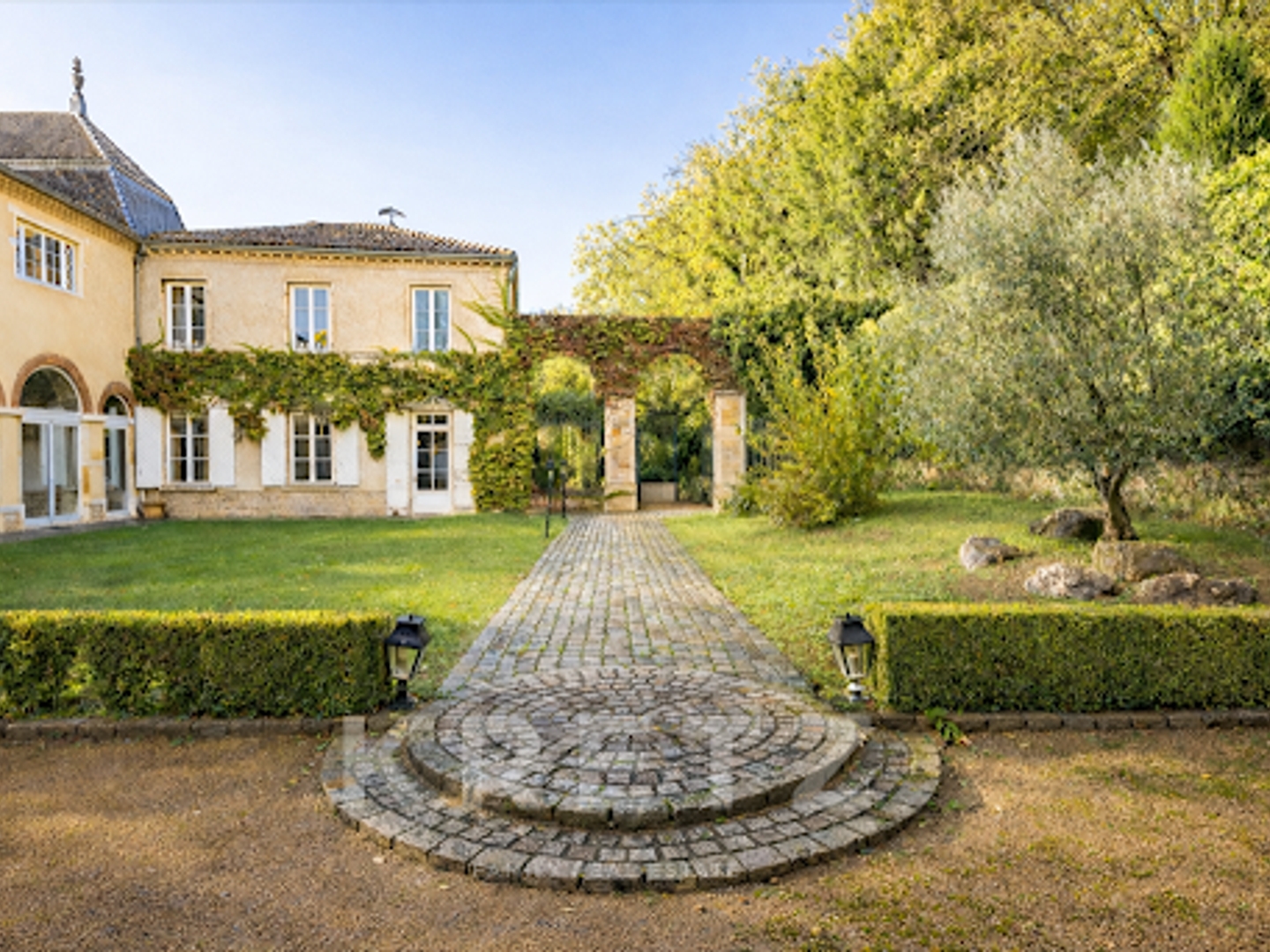 Château 10 pièces 1000 m²