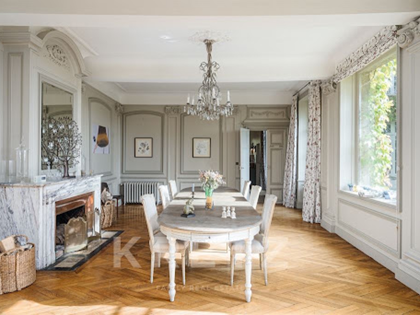 Maison à vendre - 10 pièces - 1000m2 - Montmerle-Sur-Saône (01090)