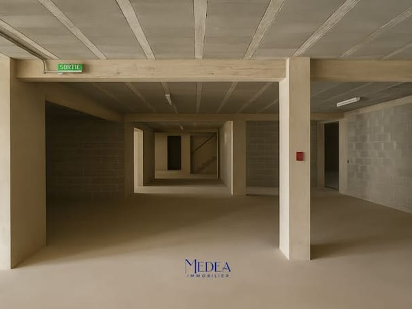 Local 407 m²