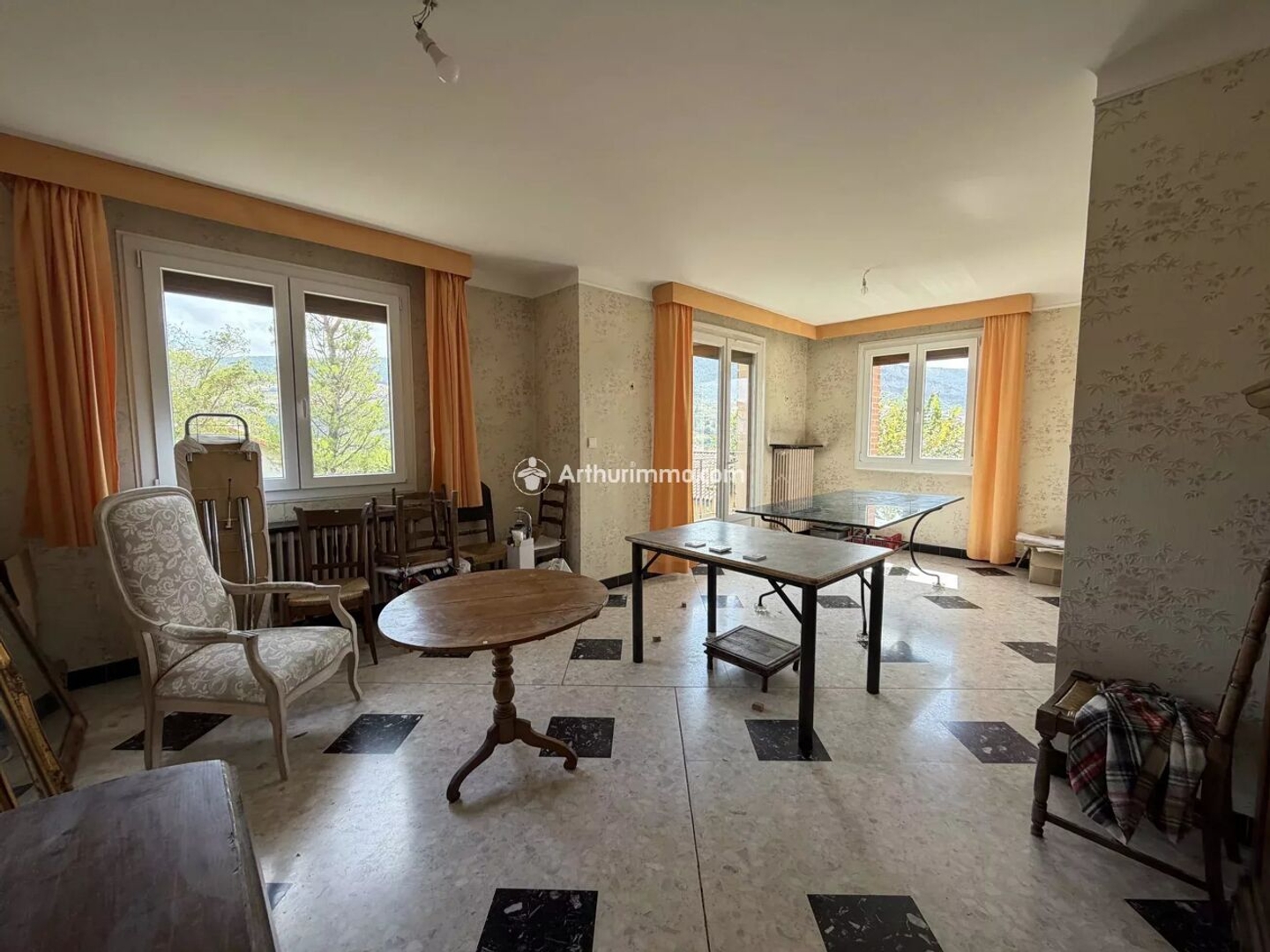 Maison à vendre - 7 pièces - 201m2 - Millau (12100)