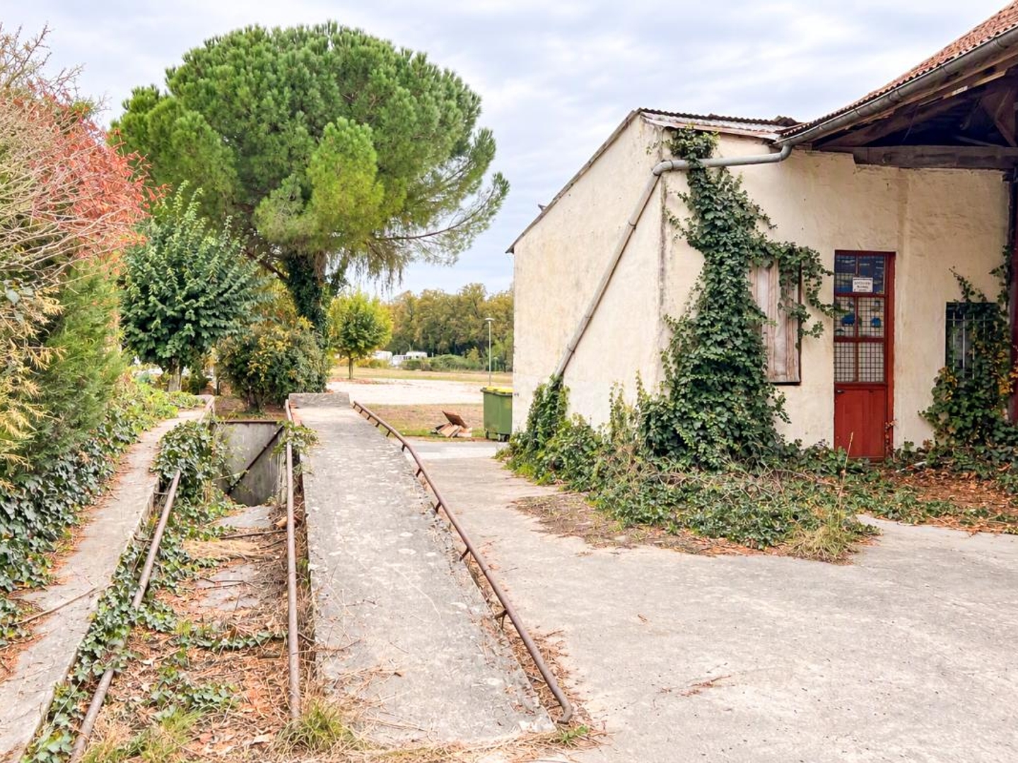 Parking / garage / box à vendre - 100m2 - Masclat (46350)