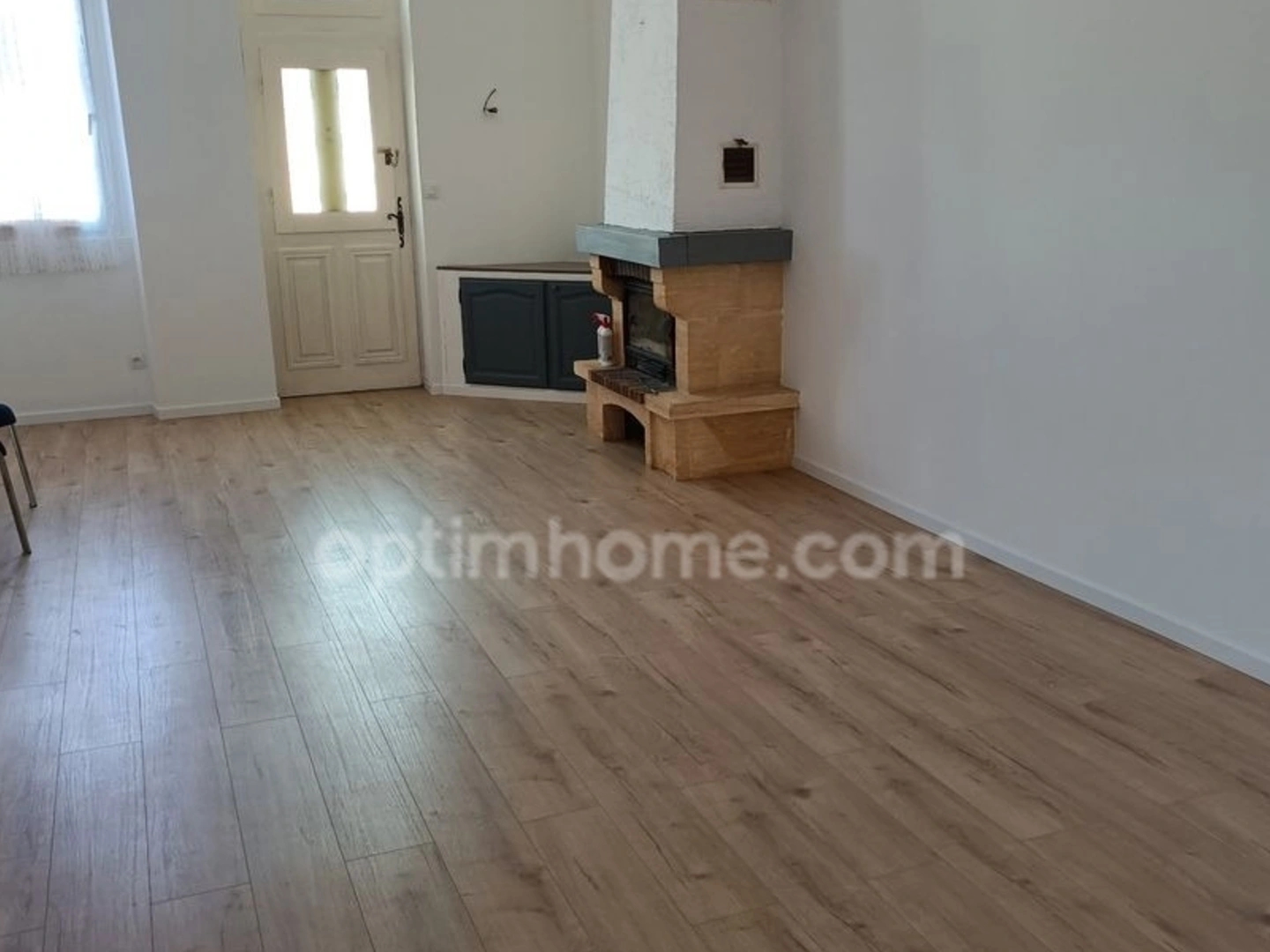 Maison de ville rénovée de 95 m² - 4 chambres - Cour et garage - Centre-ville RUELLE SUR TOUVRE (16)